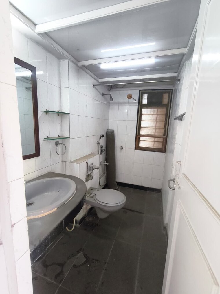 Bathroom, aster-tower 3 Bedroom 1500 Sq.Ft. Apartment In Goregaon East Mumbai 9299354