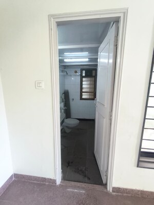 Room in 3 BHK Apartment at Aster Tower, Goregaon East – for Rent