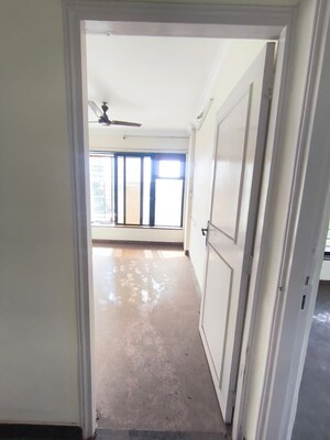 Room in 3 BHK Apartment at Aster Tower, Goregaon East – for Rent