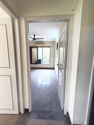 Room in 3 BHK Apartment at Aster Tower, Goregaon East – for Rent