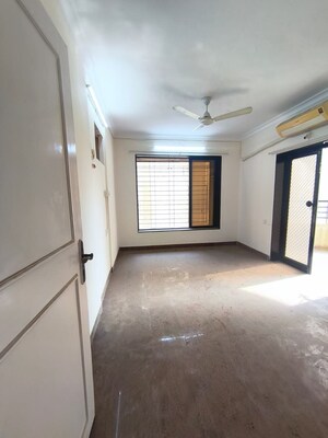 Room in 3 BHK Apartment at Aster Tower, Goregaon East – for Rent