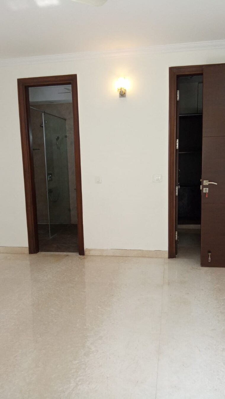Room, east of kailash 4 Bedroom 3600 Sq.Ft. Builder Floor In East Of Kailash Delhi 9299416