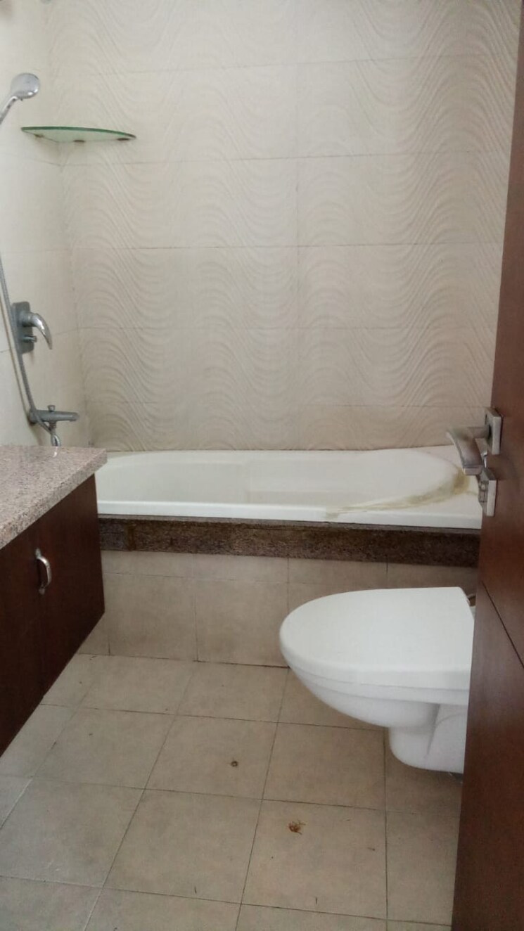 Bathroom, east of kailash 4 Bedroom 3600 Sq.Ft. Builder Floor In East Of Kailash Delhi 9299416