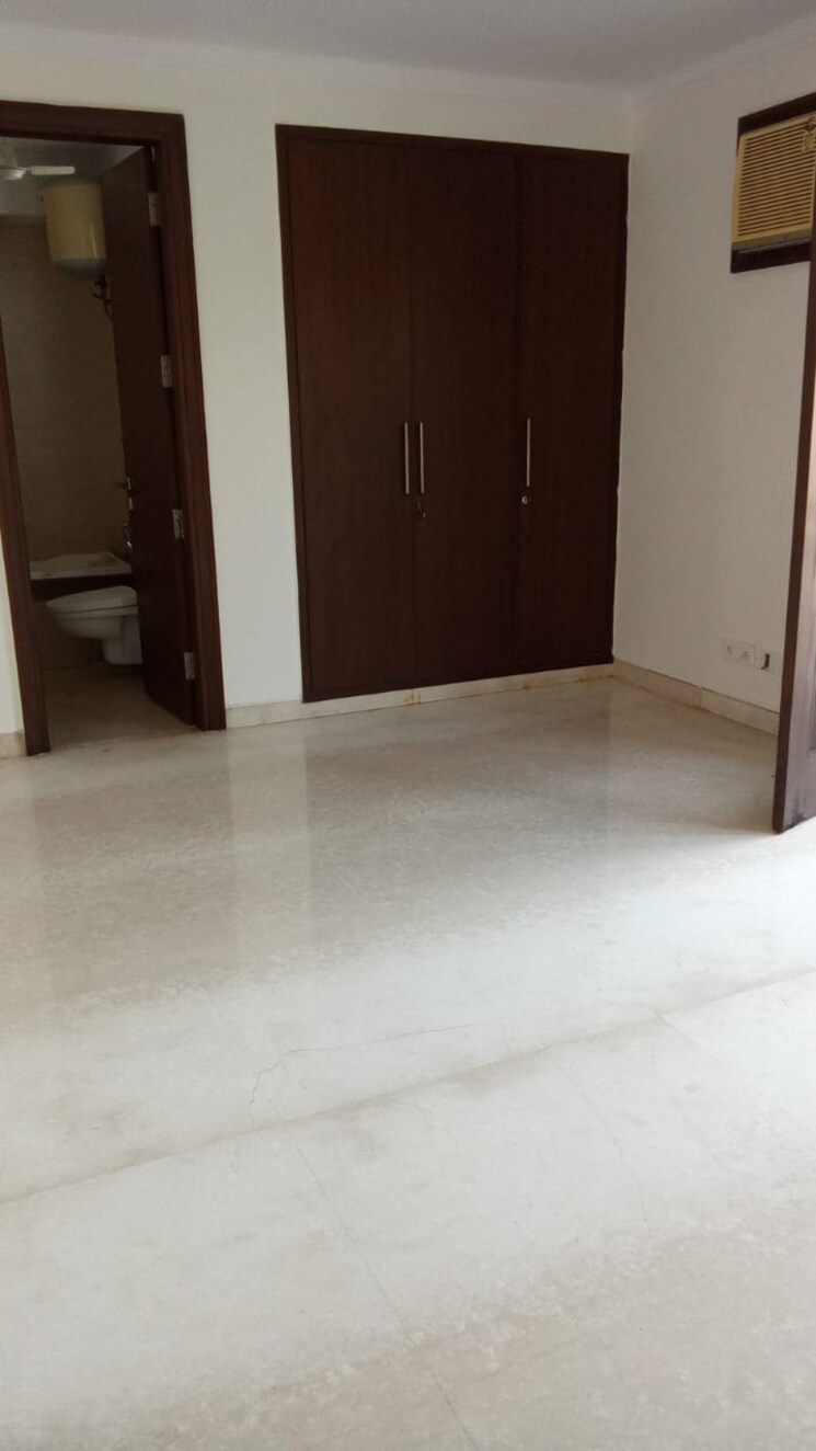 Room, east of kailash 4 Bedroom 3600 Sq.Ft. Builder Floor In East Of Kailash Delhi 9299416