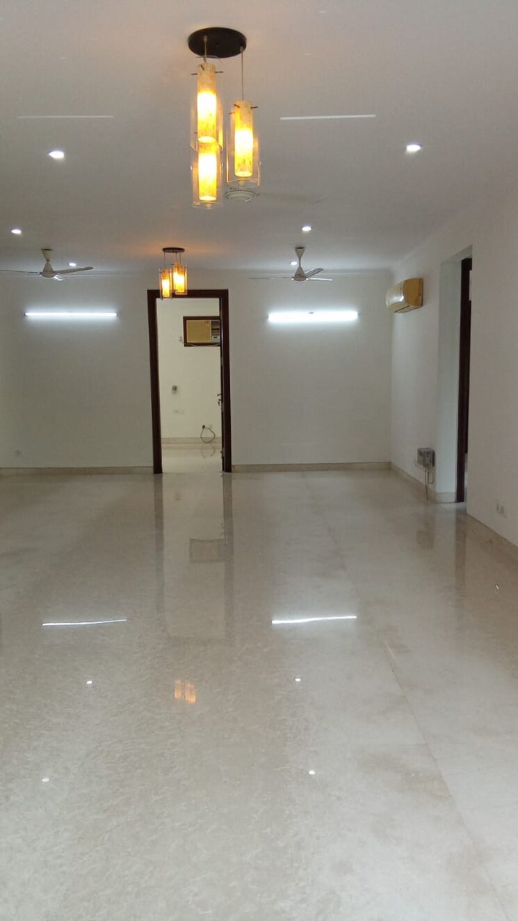 Room, east of kailash 4 Bedroom 3600 Sq.Ft. Builder Floor In East Of Kailash Delhi 9299416