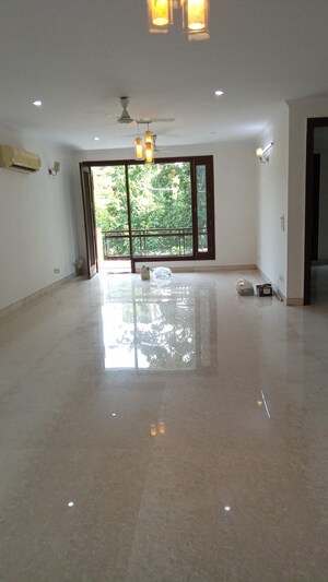 Room in 4 BHK Builder Floor at East Of Kailash – for Rent