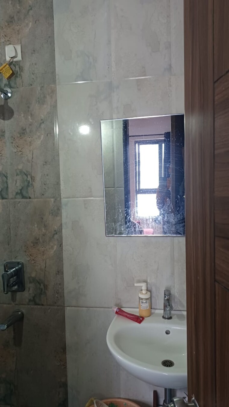 Bathroom, the-creations-gururatna-heritage 2 Bedroom 824 Sq.Ft. Apartment In Baner Pune 9299429
