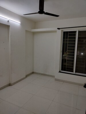 Room in 2 BHK Apartment at Gini Belvista Phase 1, Dhanori – for Rent