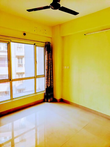 Room in 2 BHK Apartment at Siddha Galaxia, Rajarhat – for Rent