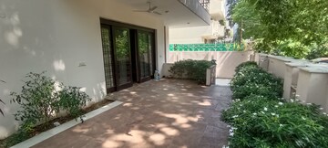 Parking in 6+ BHK Builder Floor at DLF Royale Residences, Dlf Phase I – for Rent
