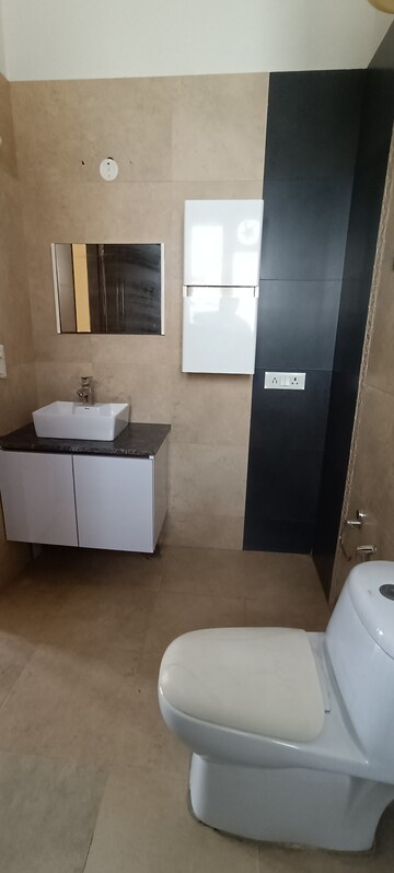 Bathroom in 6+ BHK Builder Floor at DLF Royale Residences, Dlf Phase I – for Rent