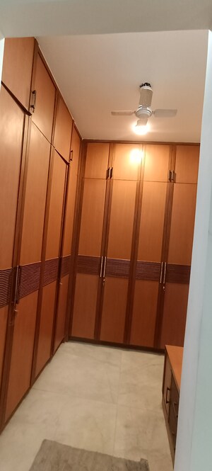 Furnished Amenities in 6+ BHK Builder Floor at DLF Royale Residences, Dlf Phase I – for Rent