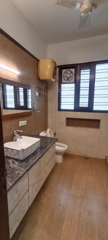 Bathroom in 6+ BHK Builder Floor at DLF Royale Residences, Dlf Phase I – for Rent