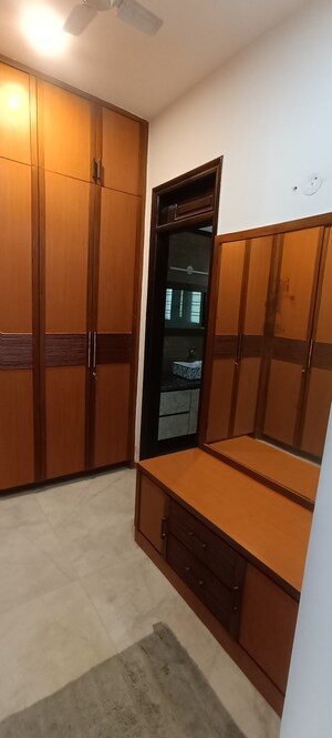 Furnished Amenities in 6+ BHK Builder Floor at DLF Royale Residences, Dlf Phase I – for Rent