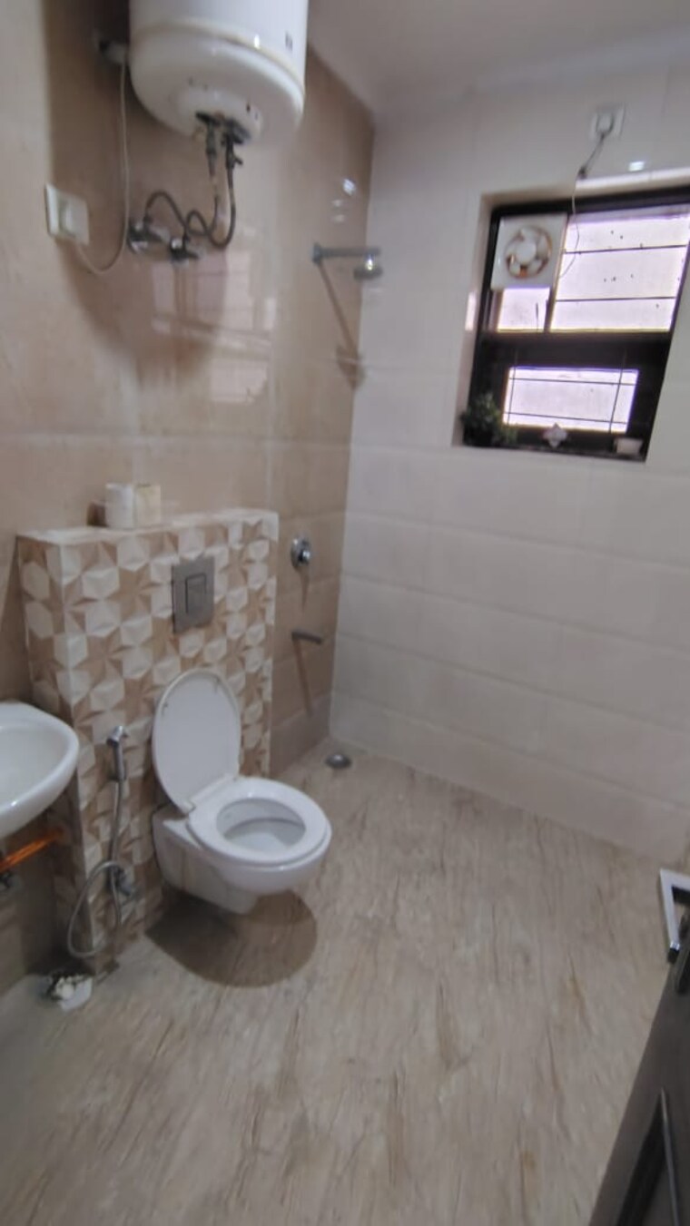 Bathroom, sector 43 3 Bedroom 1400 Sq.Ft. Apartment In Sector 43 Gurgaon 9299586