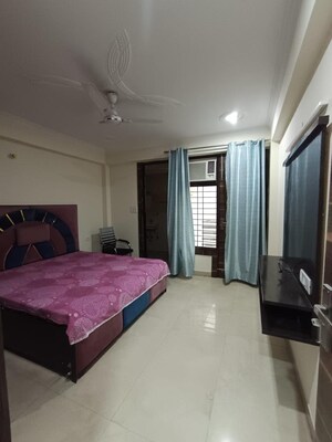Bedroom in 3 BHK Apartment at Sector 43 – for Rent