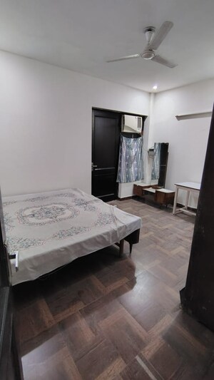 Bedroom in 3 BHK Apartment at Sector 43 – for Rent