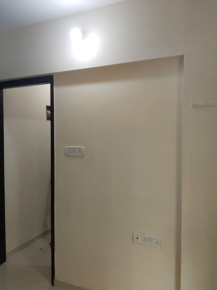 Room, raunak-heights 1 Bedroom 405 Sq.Ft. Apartment In Ghodbunder Road Thane 9299600
