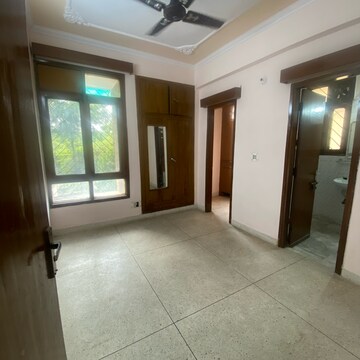 Room in 3 BHK Apartment at Sector 21c – for Rent