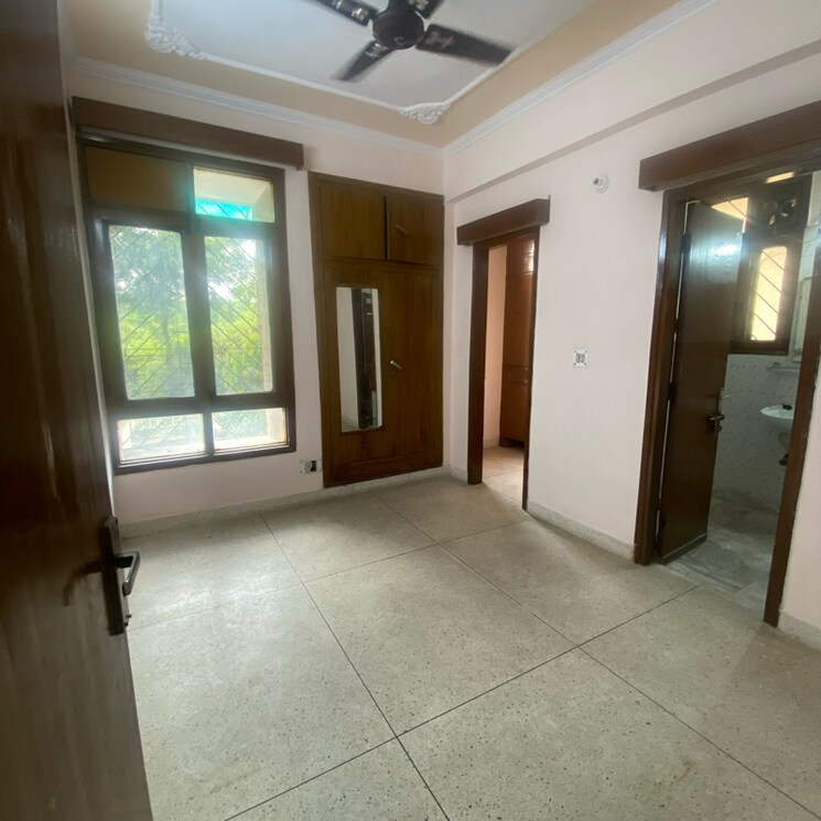 Room, sector 21c 3 Bedroom 1500 Sq.Ft. Apartment In Sector 21c Faridabad 9299616