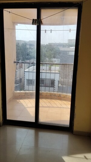 Room in 2 BHK Apartment at Tingre Nagar – for Rent