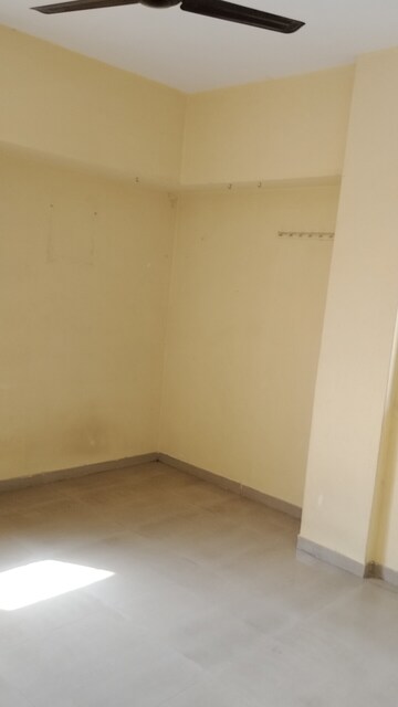 Room in 2 BHK Apartment at Tingre Nagar – for Rent