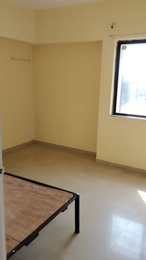 Room in 2 BHK Apartment at Tingre Nagar – for Rent