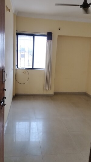 Room in 2 BHK Apartment at Tingre Nagar – for Rent