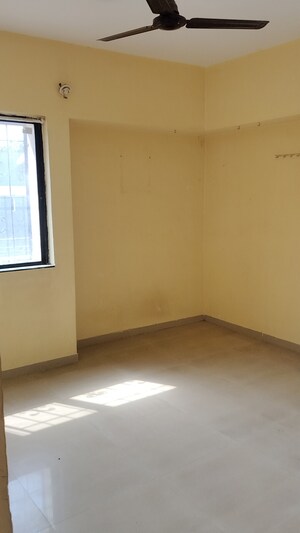 Room in 2 BHK Apartment at Tingre Nagar – for Rent