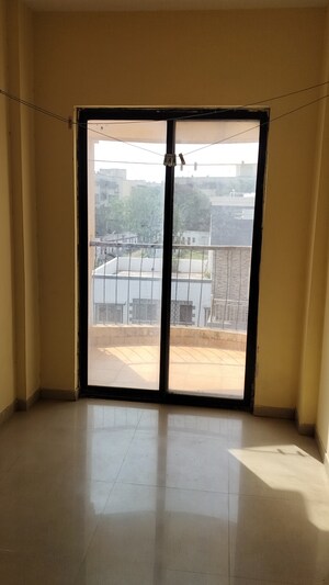 Room in 2 BHK Apartment at Tingre Nagar – for Rent