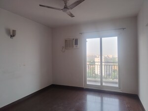 Room in 3 BHK Apartment at Umang Winter Hills, Sector 77 – for Rent
