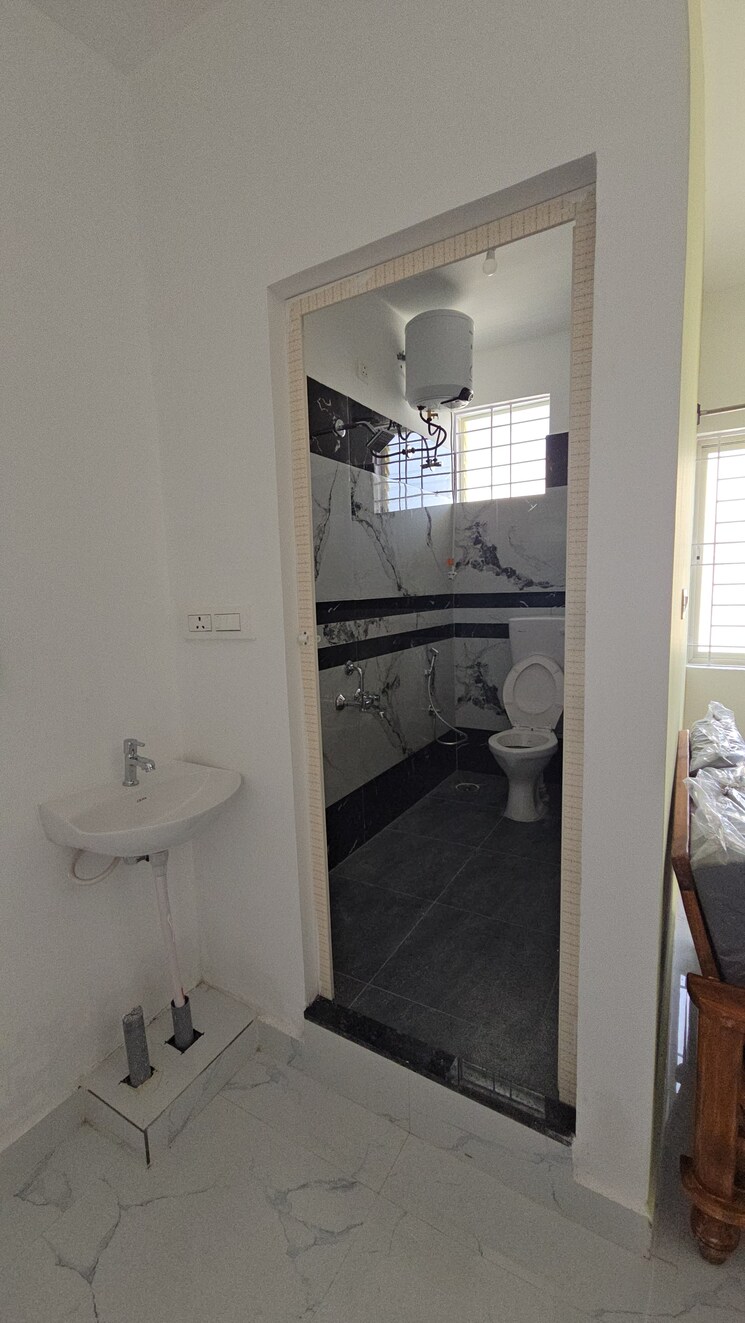 Bathroom, electronic city phase i 6+ Bedroom 1200 Sq.Ft. Independent House In Electronic City Phase I Bangalore 9299614
