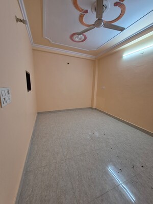 Furnished Amenities in 1.5 BHK Builder Floor at Mayur Vihar – for Rent