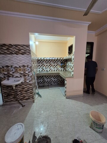 Living Room in 1.5 BHK Builder Floor at Mayur Vihar – for Rent
