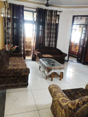 Living Room in 3.5 BHK Builder Floor at Mayur Vihar Phase 1 Extension – for Rent