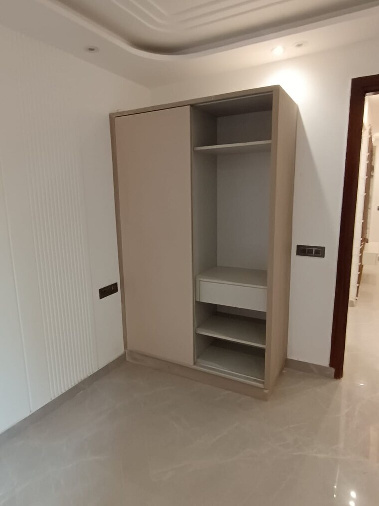 Room, igi airport area 3 Bedroom 1000 Sq.Ft. Apartment In Igi Airport Area Delhi 9299636