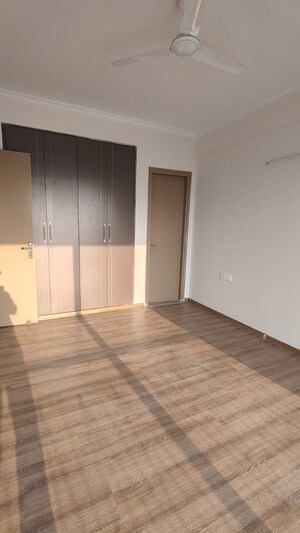 Room in 2 BHK Apartment at Pareena Micasa, Sector 68 – for Rent