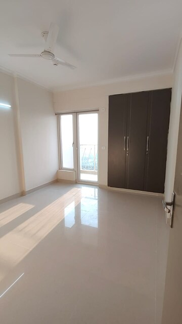 Room in 2 BHK Apartment at Pareena Micasa, Sector 68 – for Rent