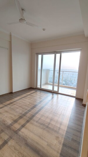 Room in 2 BHK Apartment at Pareena Micasa, Sector 68 – for Rent