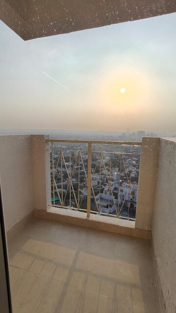 Room in 2 BHK Apartment at Pareena Micasa, Sector 68 – for Rent