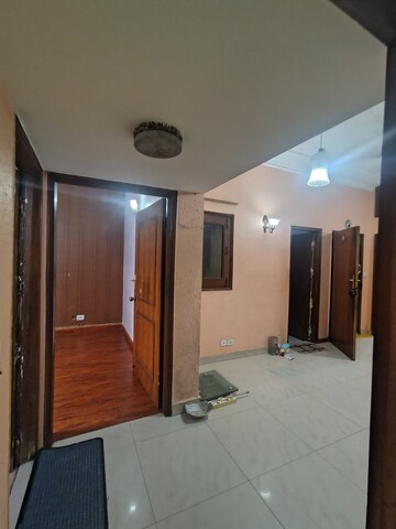 Furnished Amenities in 3 BHK Builder Floor at Malviya Nagar – for Rent