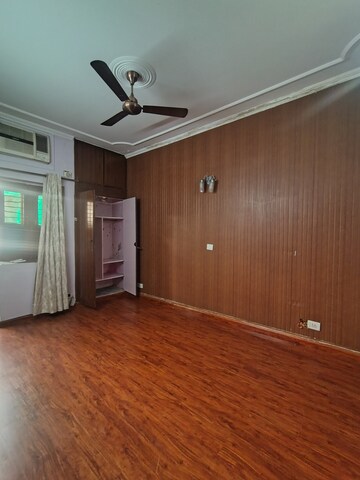 Furnished Amenities in 3 BHK Builder Floor at Malviya Nagar – for Rent