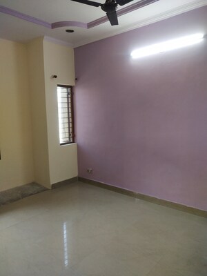 Room in 2 BHK Builder Floor at Rail Vihar Sector 30, Sector 30 – for Rent