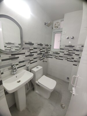 Team Area in 1.5 BHK Builder Floor at RWA Apartments Sector 41, Sector 41 – for Rent