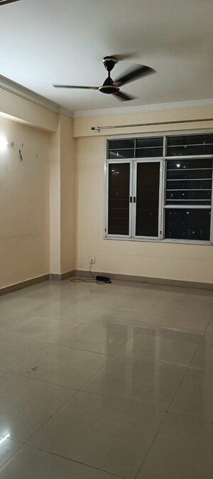 Room in 3 BHK Apartment at Eldeco Eternia, Sitapur Road – for Rent