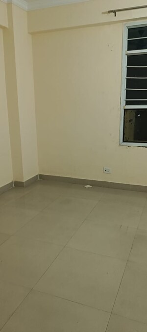 Room in 3 BHK Apartment at Eldeco Eternia, Sitapur Road – for Rent