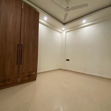 Room in 4 BHK Builder Floor at Chattarpur – for Rent