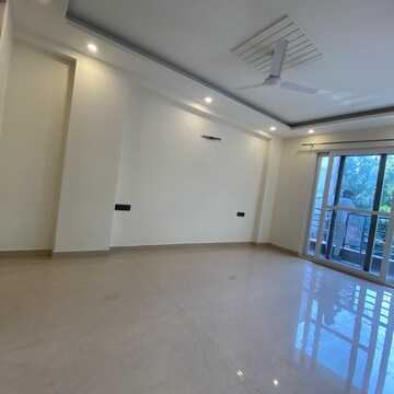 Room in 4 BHK Builder Floor at Chattarpur – for Rent