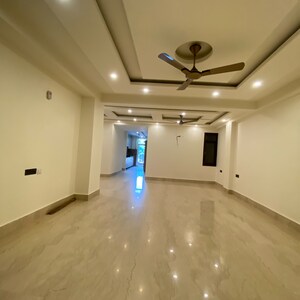 Room in 4 BHK Builder Floor at Chattarpur – for Rent