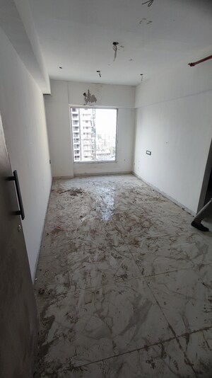Room in 1 BHK Apartment at Chinchbunder – for Sale